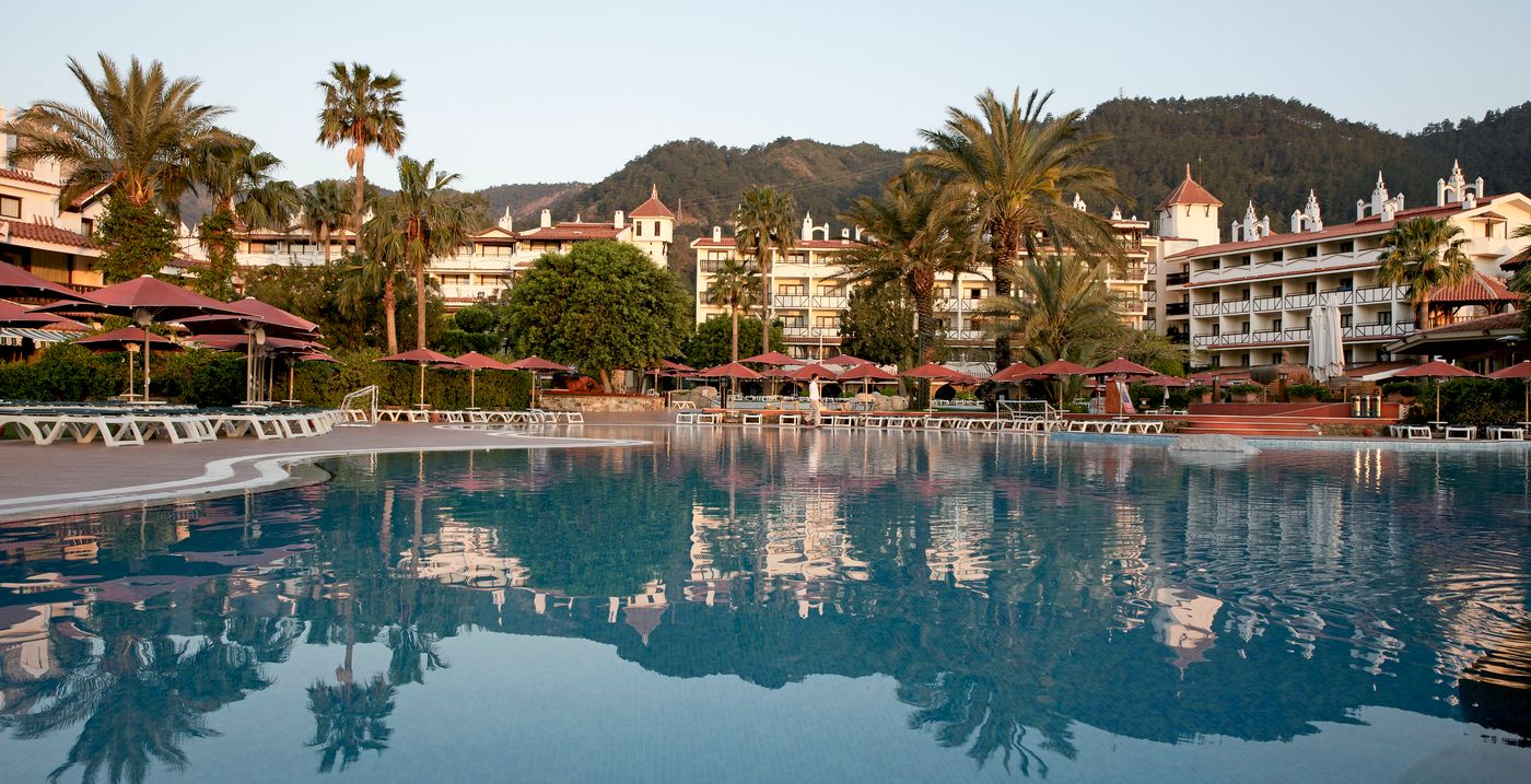 Marti-Resort-Deluxe-Pool-3