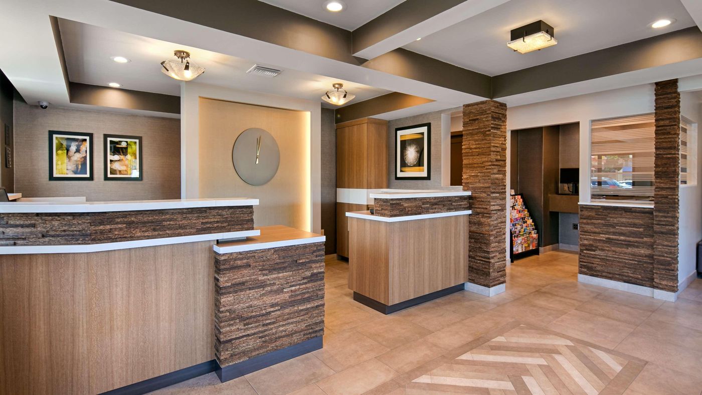 Best-Western-Plus-Pavilions-Lobby-16