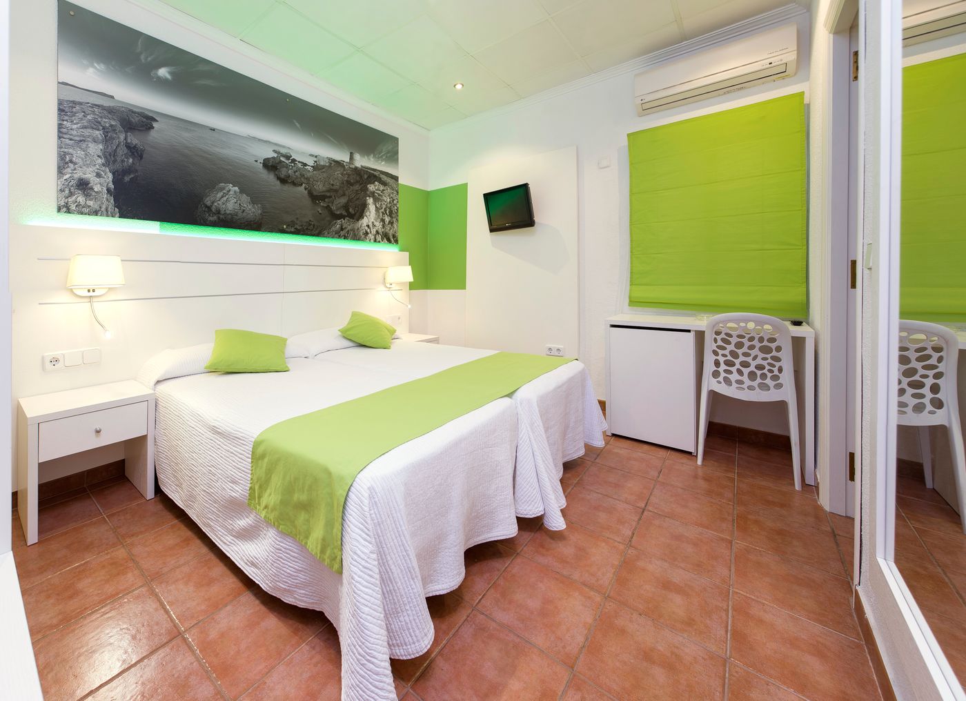 Hostal-Adelino-Room-7