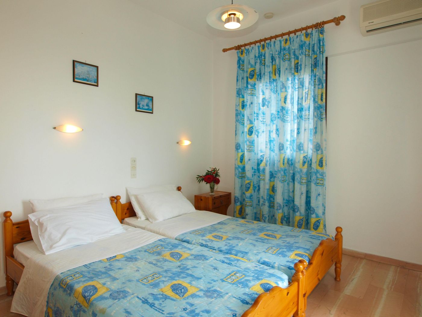 Nikolas-Studios-Room-12