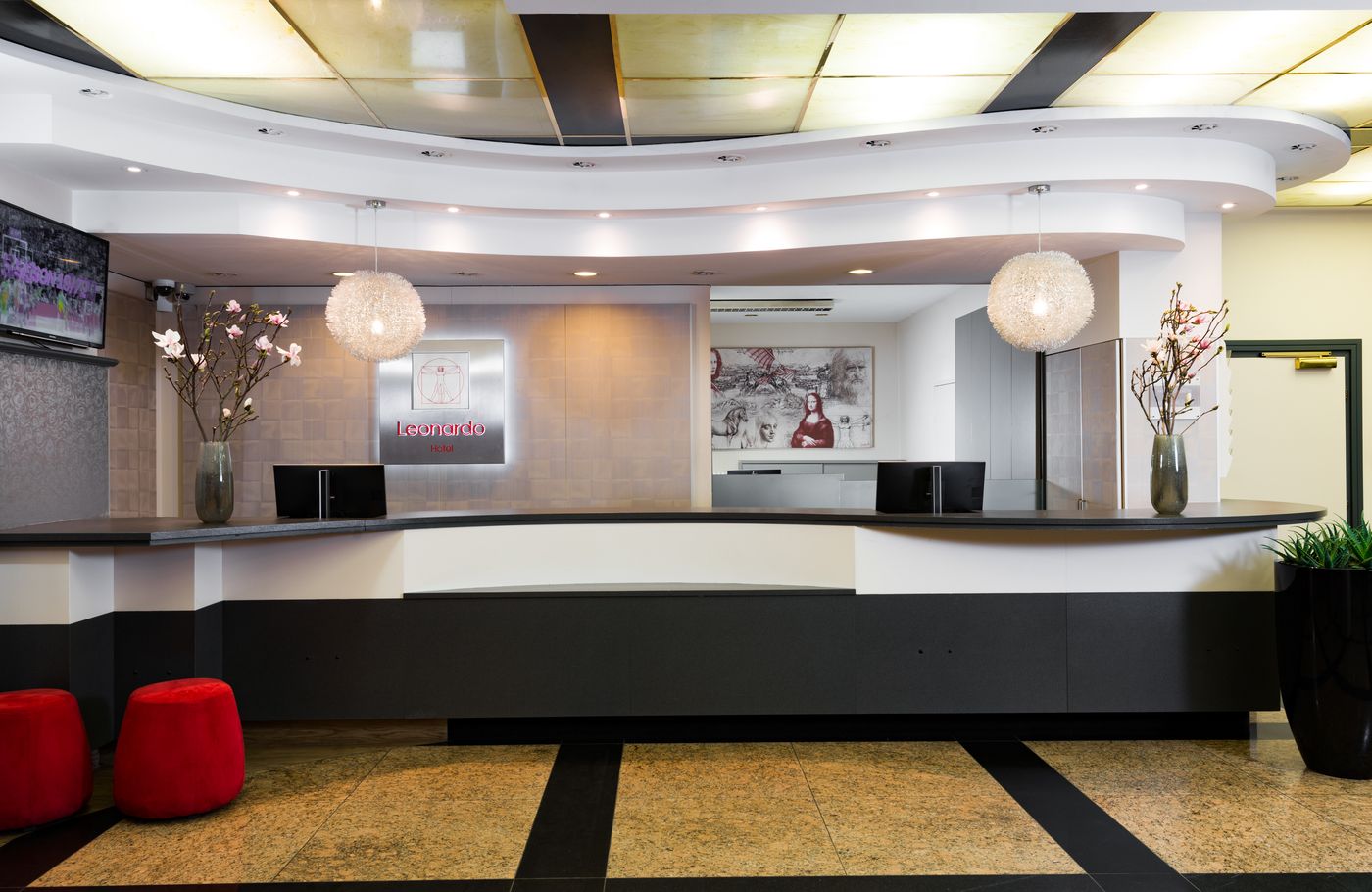 Leonardo-Hotel-Munich-Arabellapark-Lobby-2