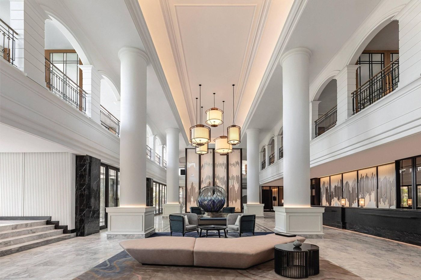 Metropole-Hotel-Phuket-Lobby-54