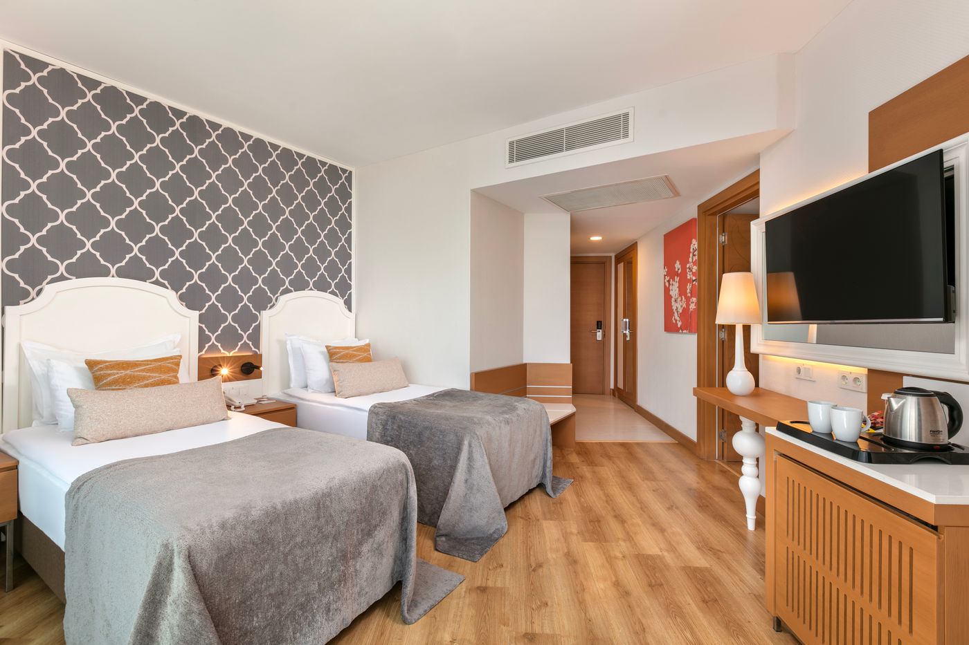 Sherwood Exclusive Lara