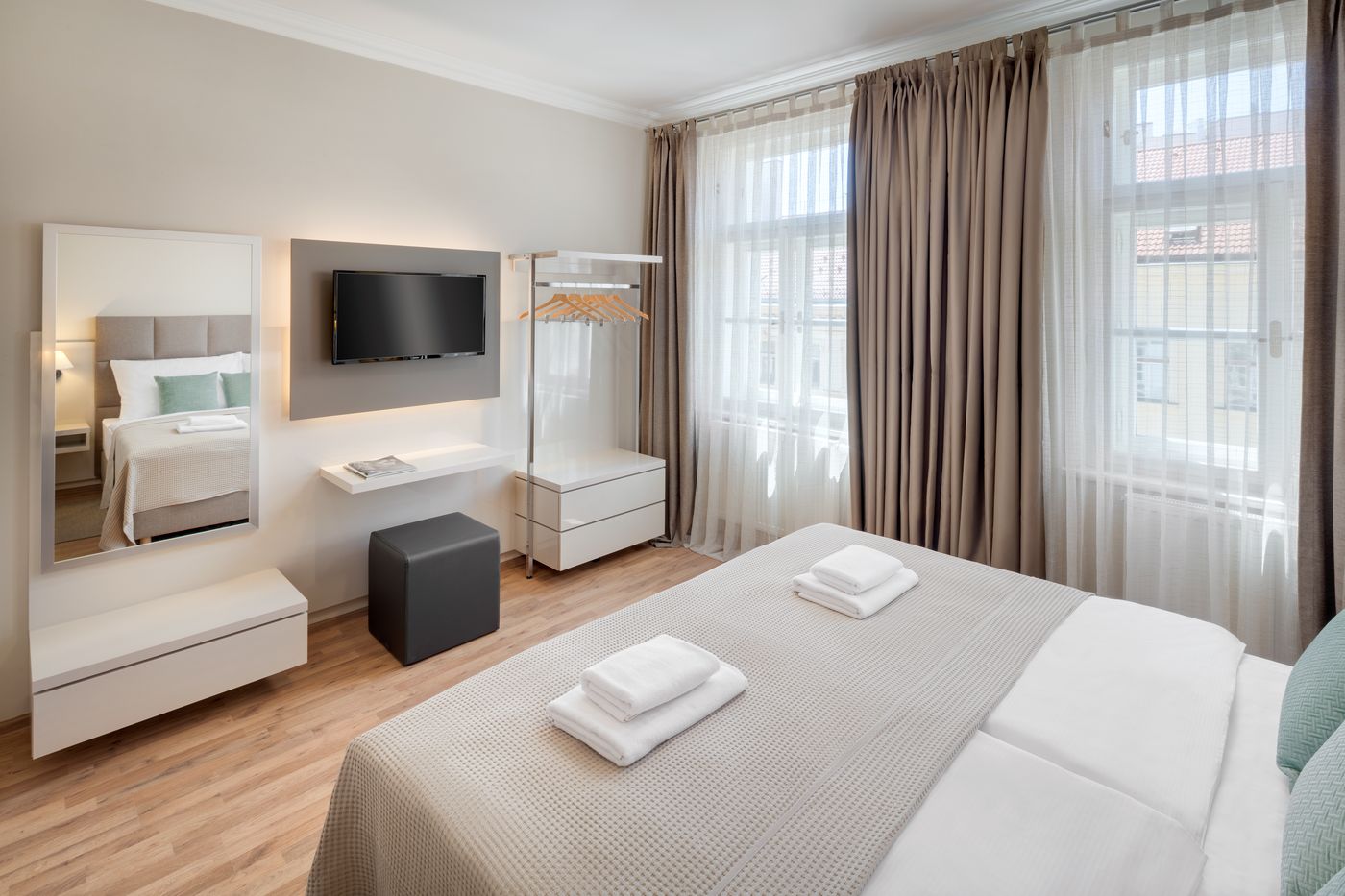 Louren-Apartments-Room-7