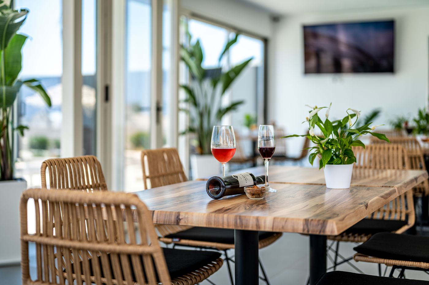 En-Plo-Boutique-Suites---Oia-Santorini-Restaurant-52