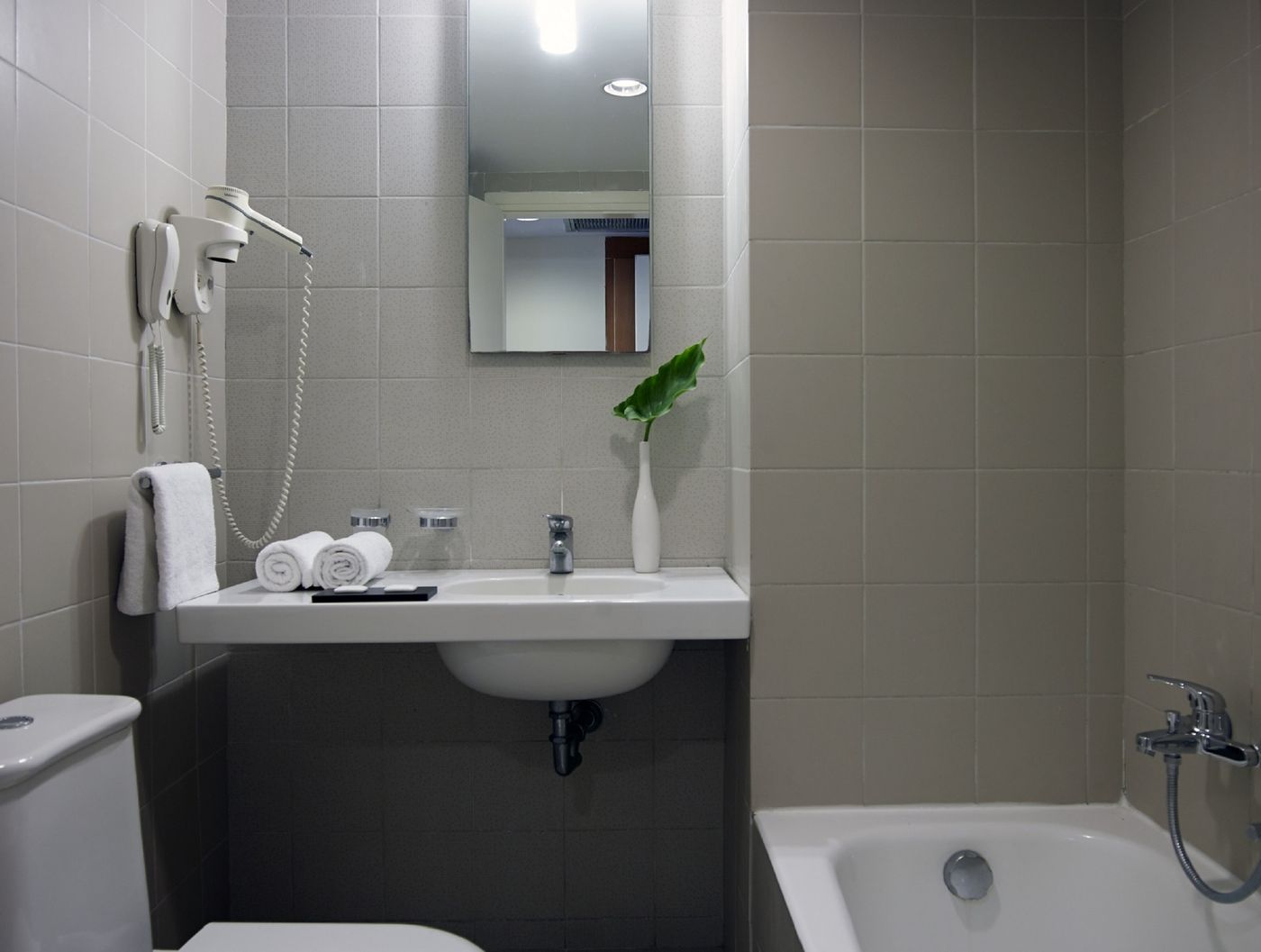 Angela-Hotel-Downtown-Rooms-Room-18