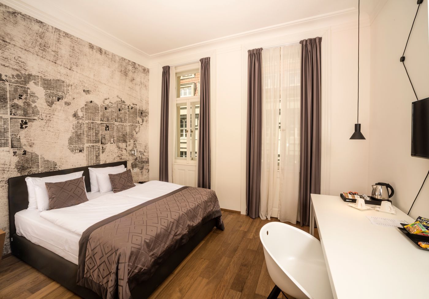 Golden-Crown-Room-16