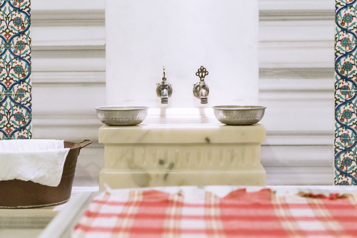 Barut-B-Suites-Sports-and-Entertainment-78