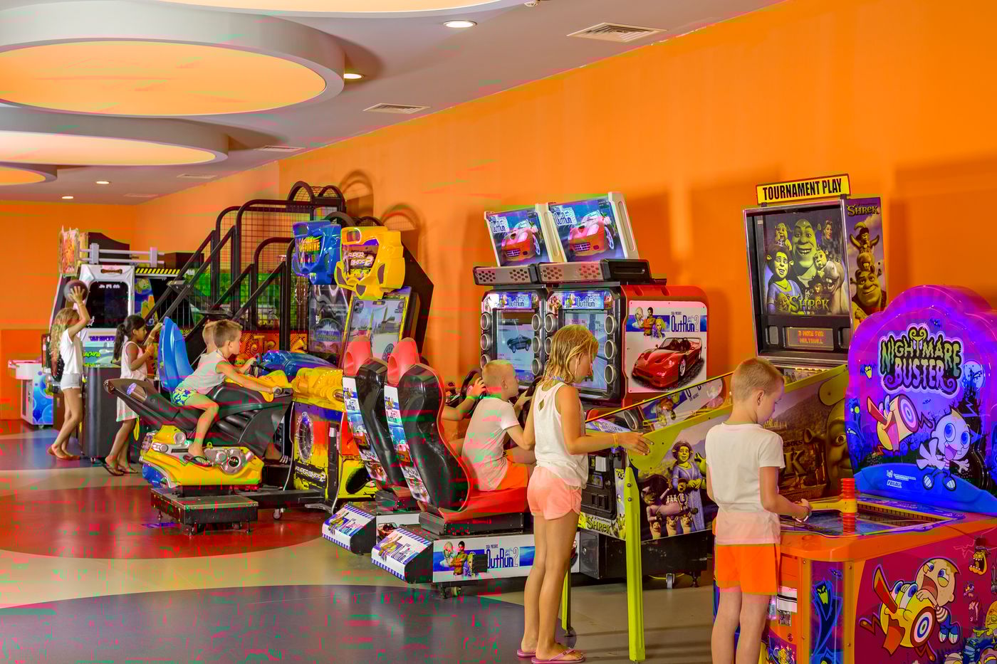 Royal-Holiday-Palace-Sports-and-Entertainment-60