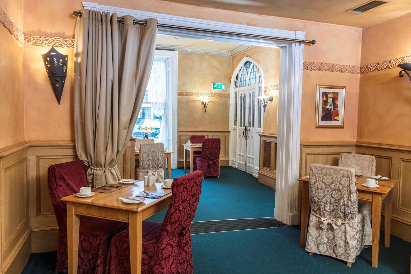 The-Lansdowne-Hotel-Restaurant-12