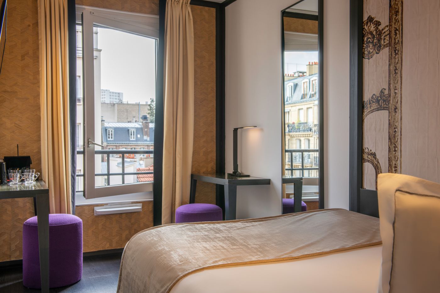 Hotel-Yllen-Eiffel-Room-10