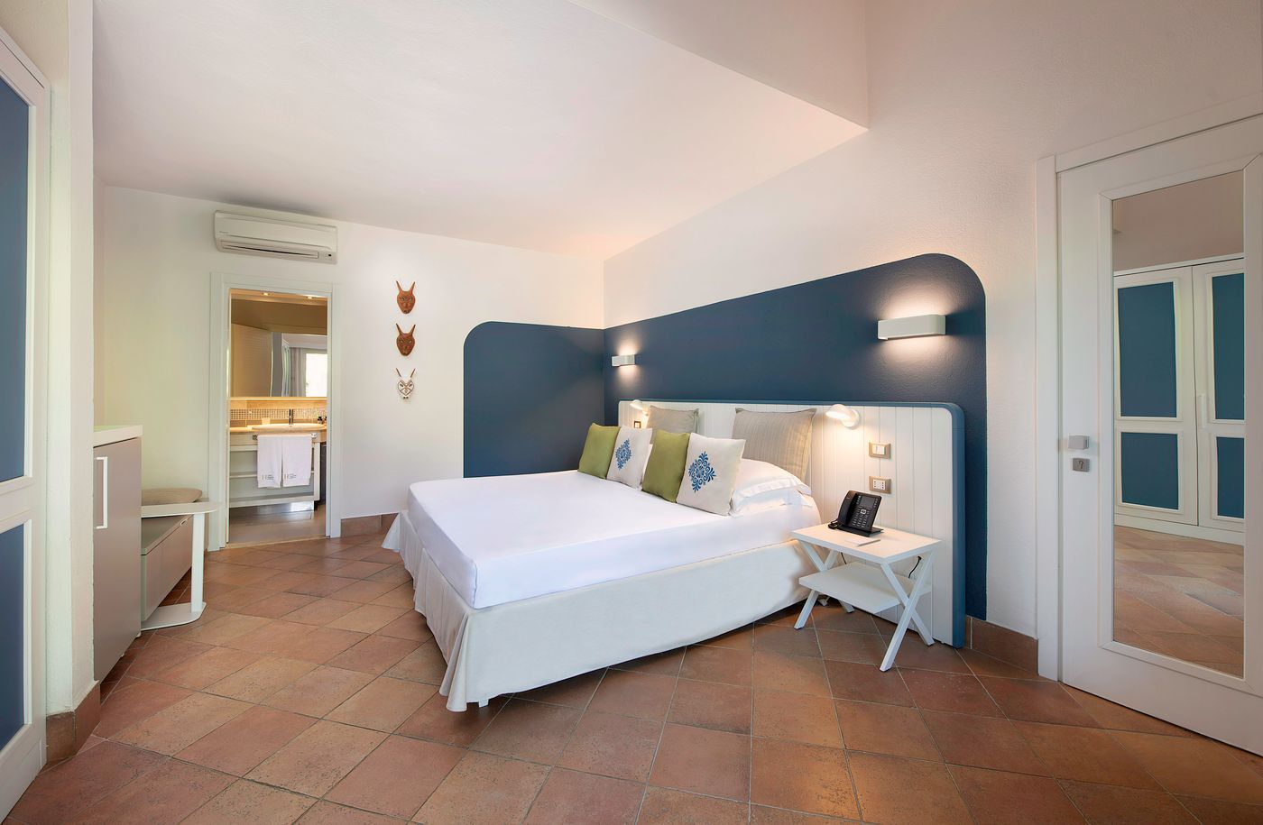 Chia-Laguna---Hotel-Village-Room-40