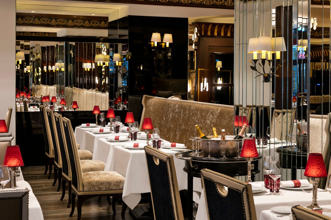 H----tel-Barri----re-Le-Majestic-Cannes-Restaurant-63