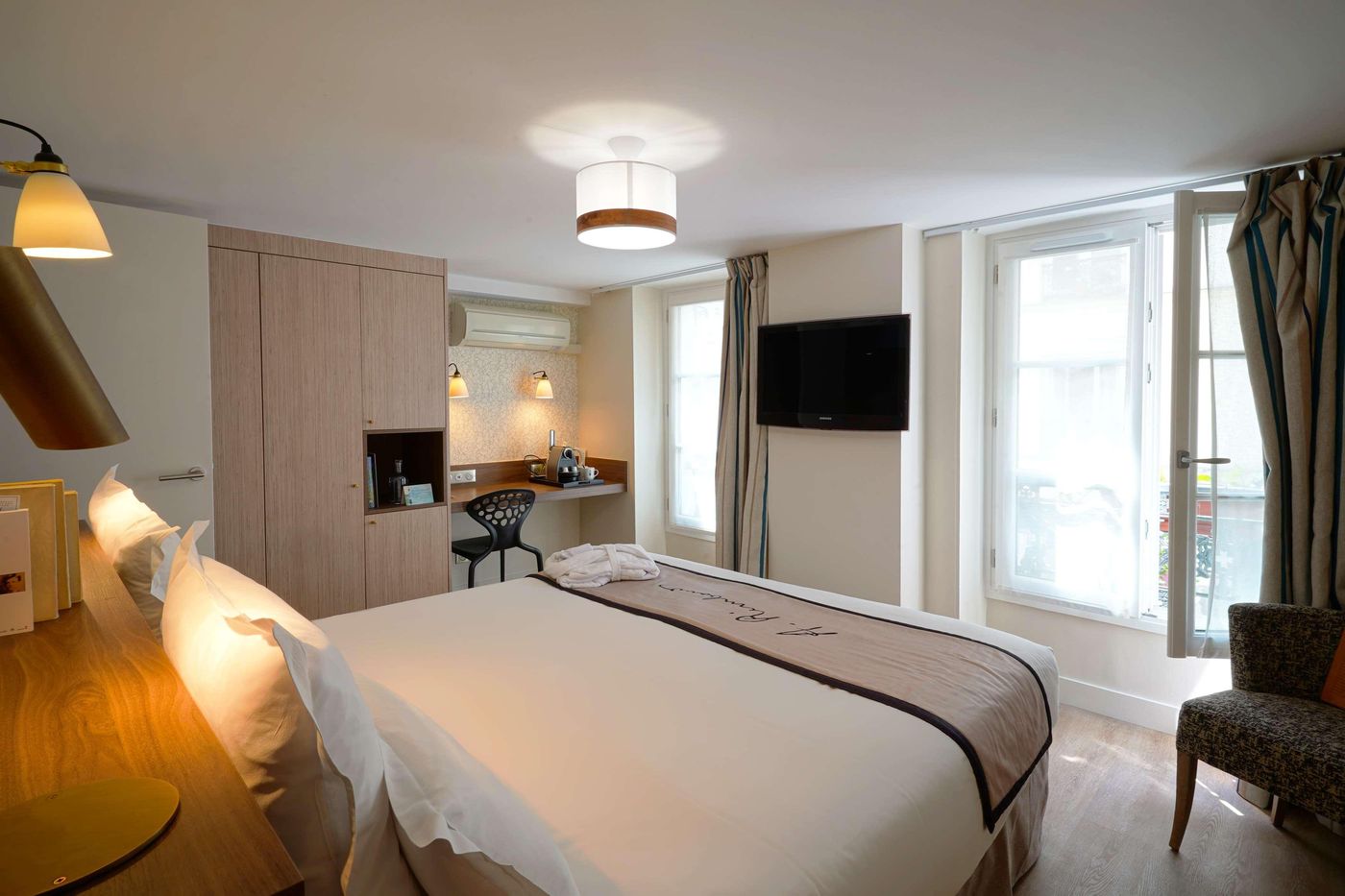 Hotel-Litteraire-Arthur-Rimbaud--BW-Signature-Coll-Room-19