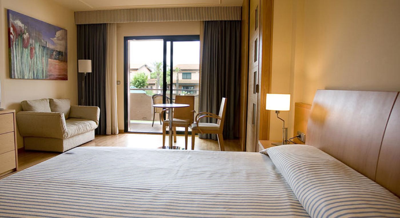 Clipper-and-Villas-Room-8