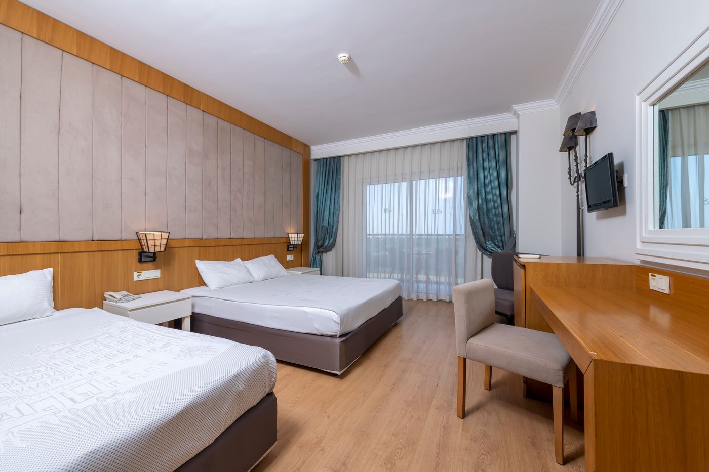 Lake & River Side Hotel & Spa