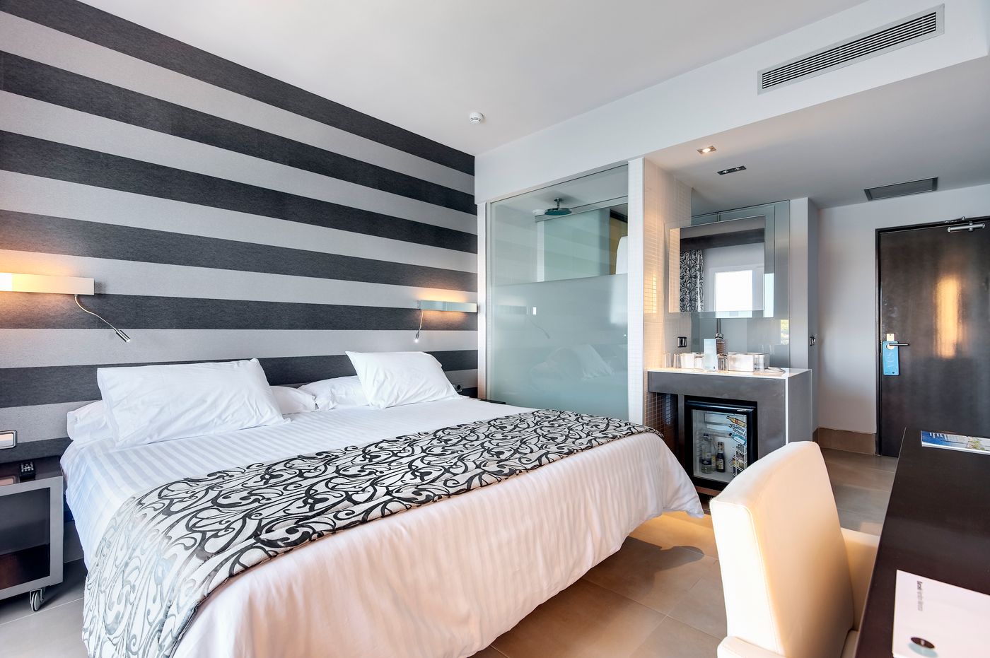 Barcel-----Hamilton-Menorca-Room-26