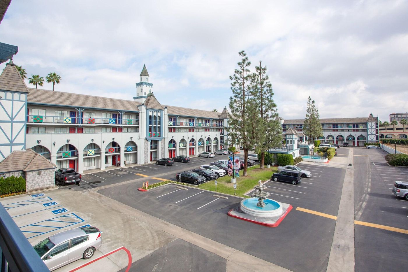 Castle-Inn-and-Suites-General-view-36