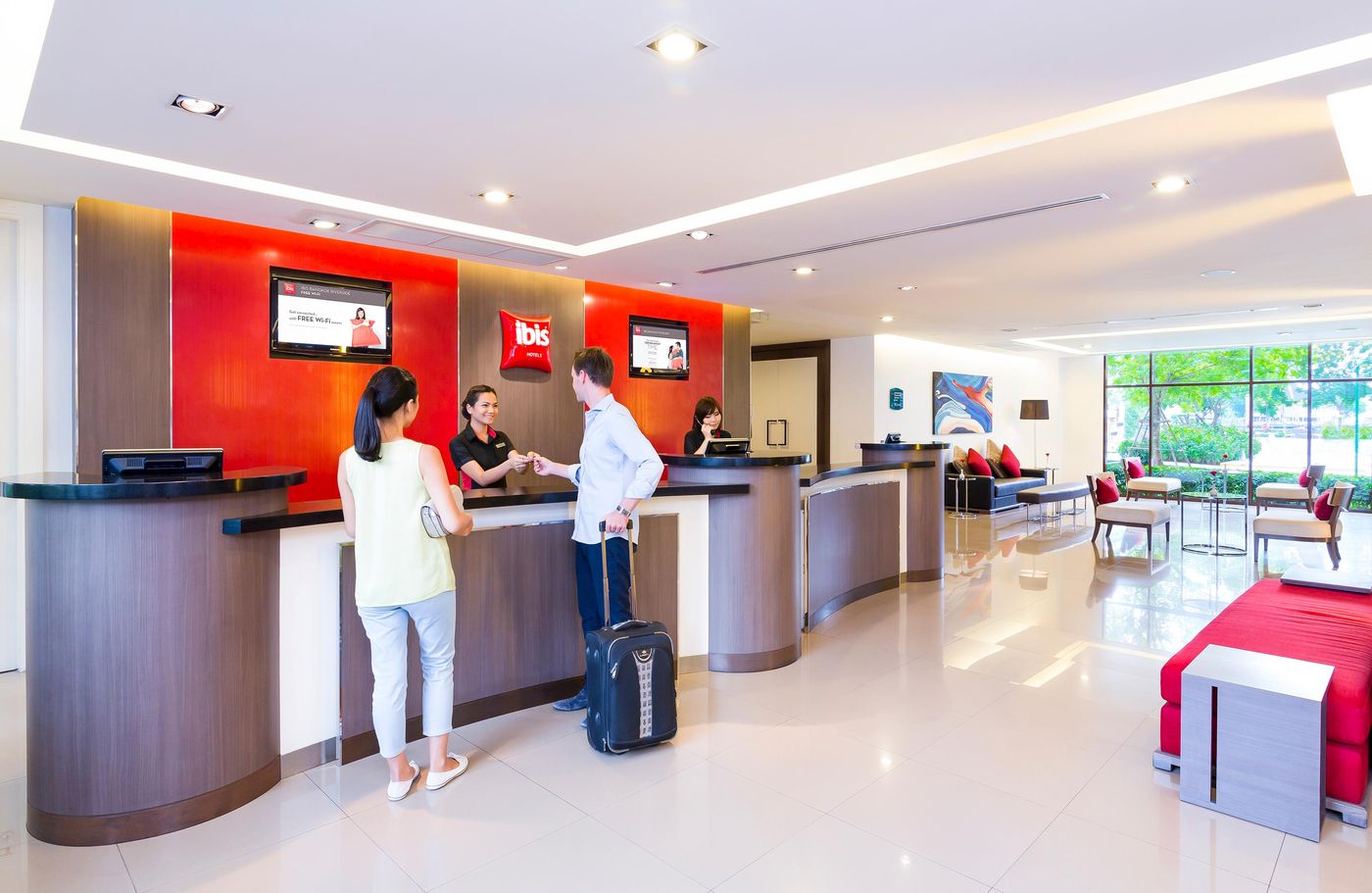 ibis-Bangkok-Riverside-Lobby-4