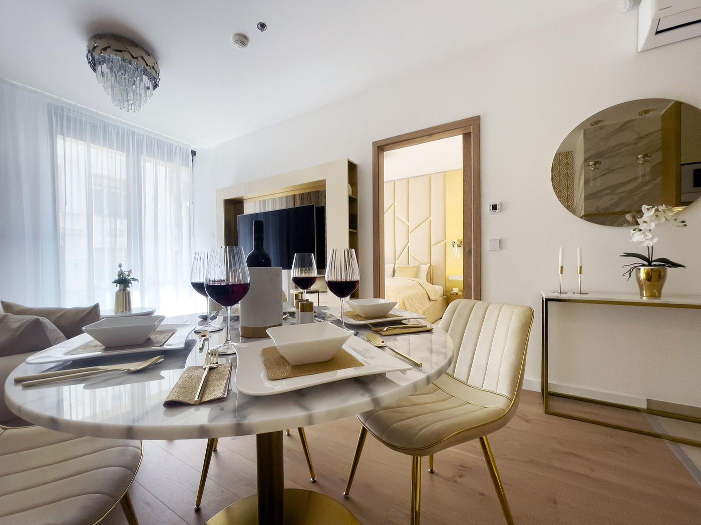 Hotel-Emerald---Suites-Room-50