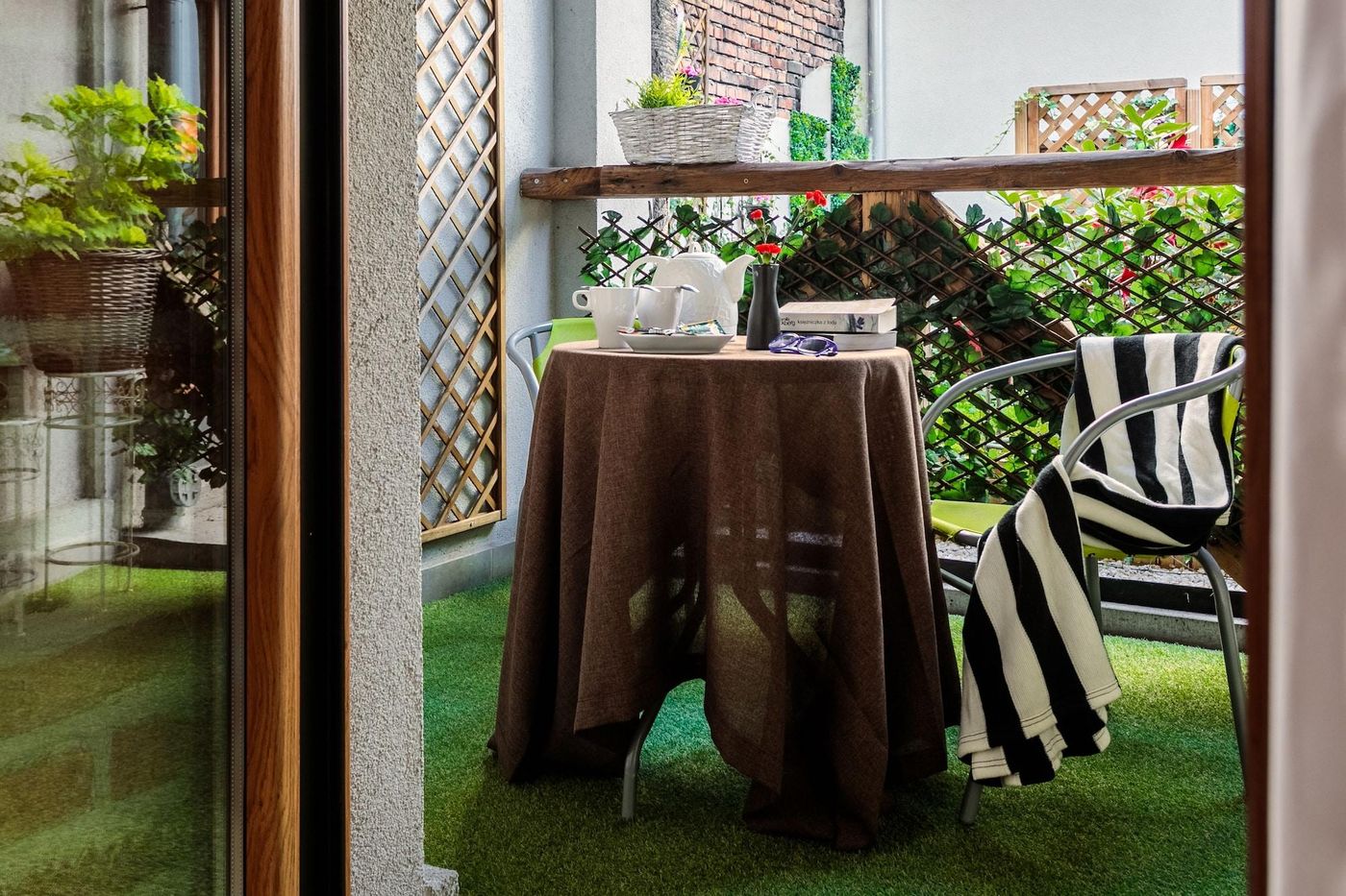 Art---Garden-Residence-Room-60