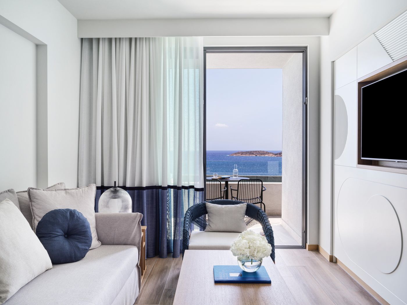 Avra-Collection-Hermes-Hotel-Room-30