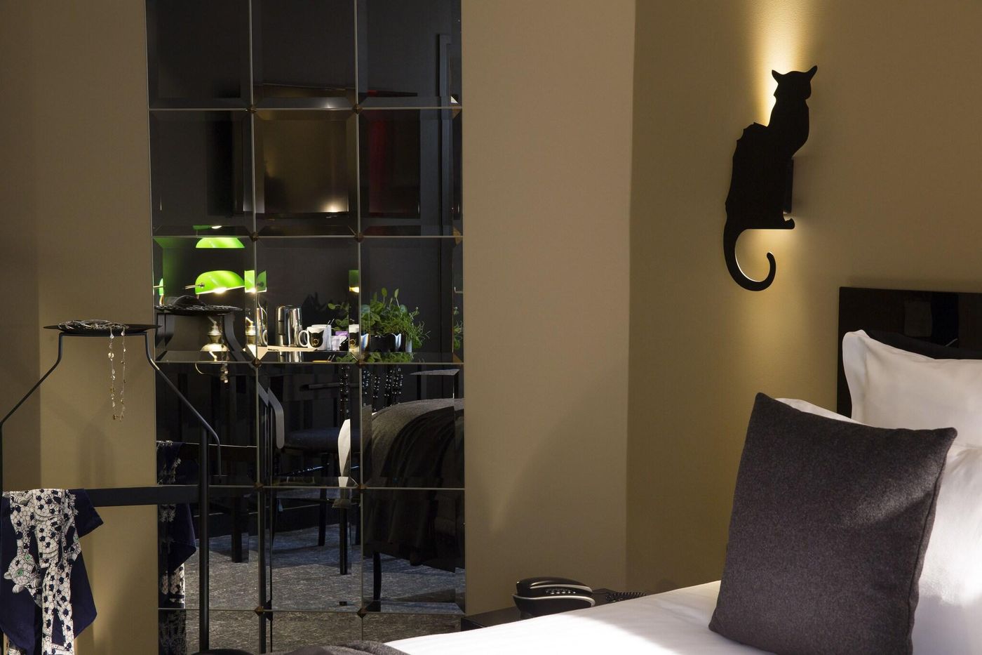 Le-Chat-Noir-Room-39