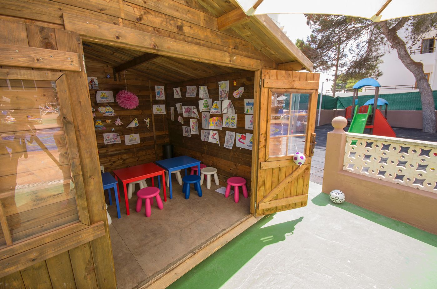 AzuLine-Hotel-Coral-Beach-Sports-and-Entertainment-45