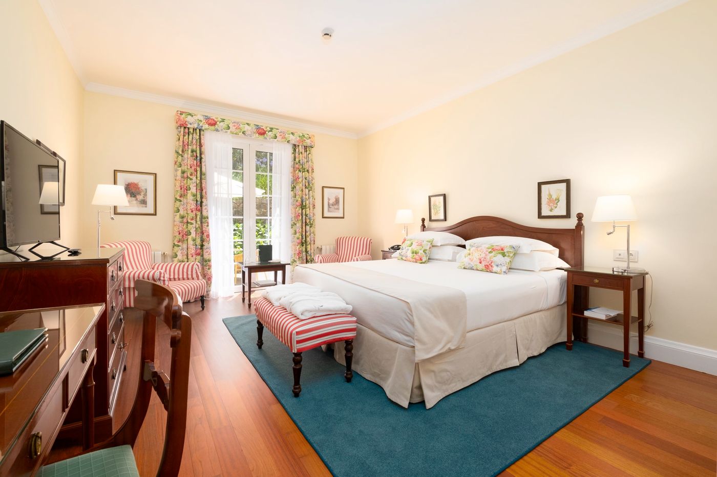 Casa-Velha-do-Palheiro-Room-17