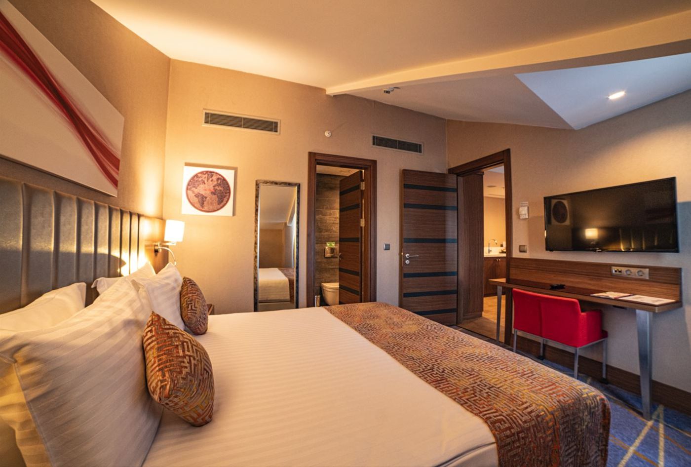 Ramada-by-Wyndham-Istanbul-Alibeykoy-Room-18