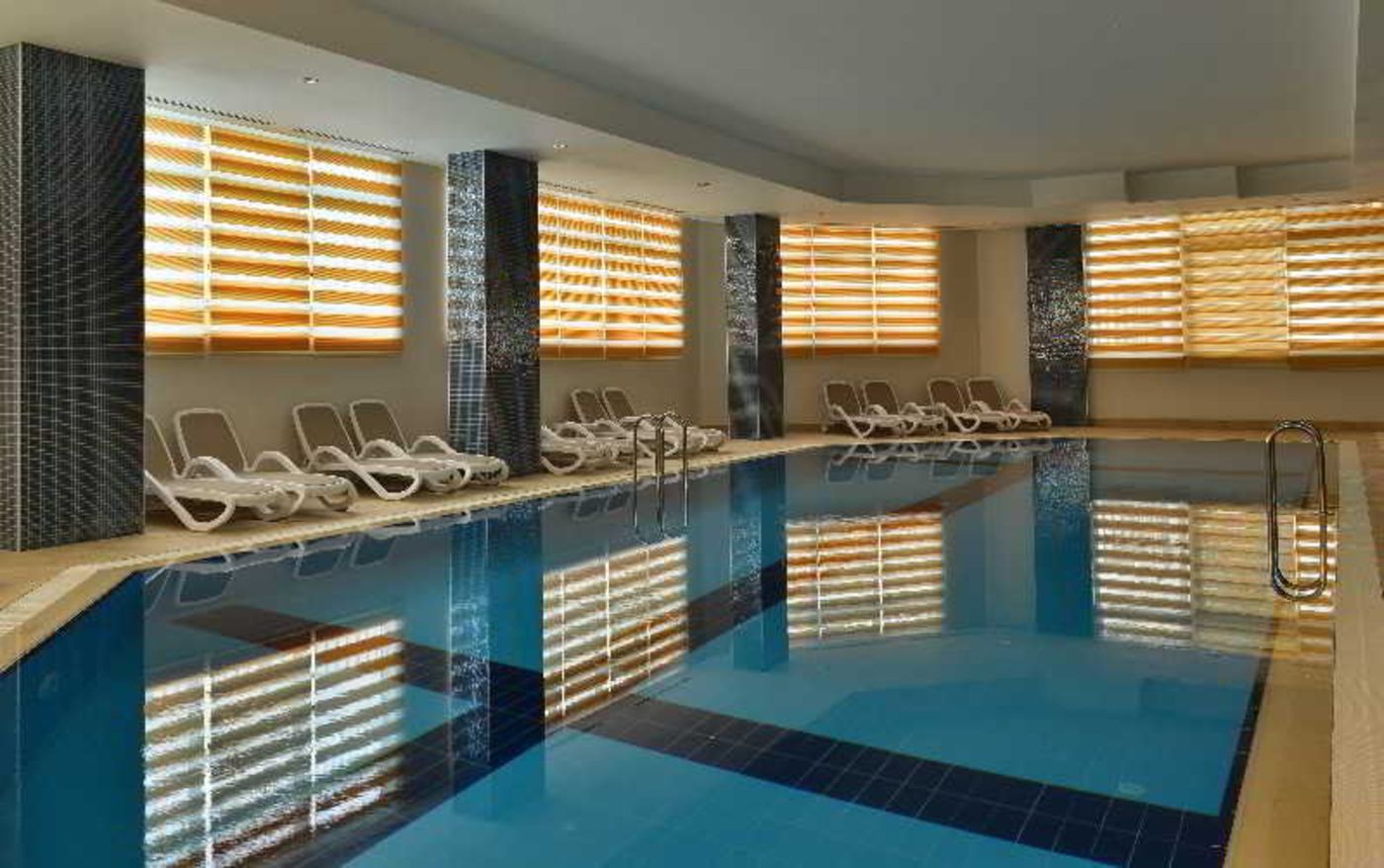 Side-Crown-Serenity-Pool-48