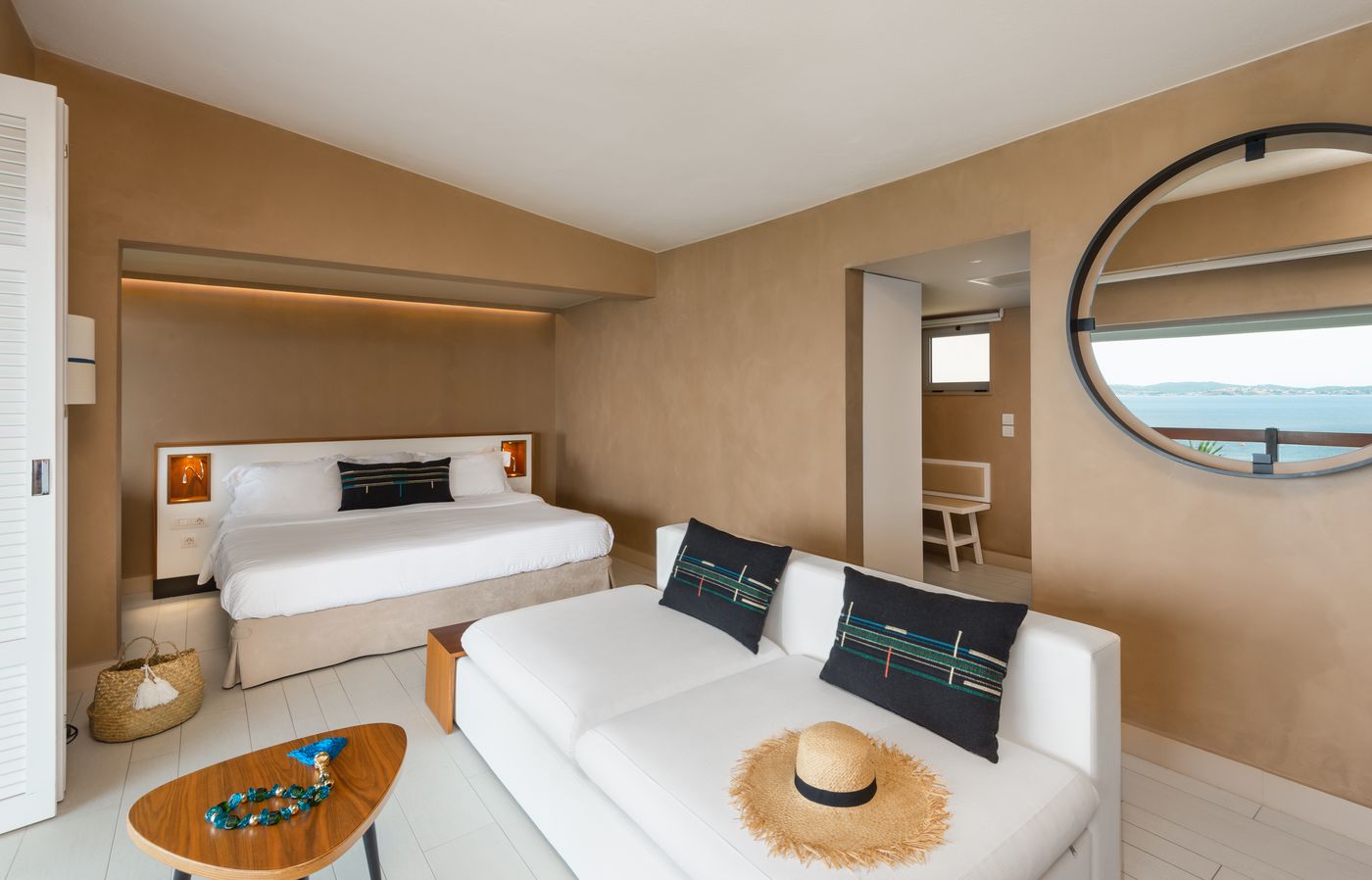 Eagles-Palace-Room-34