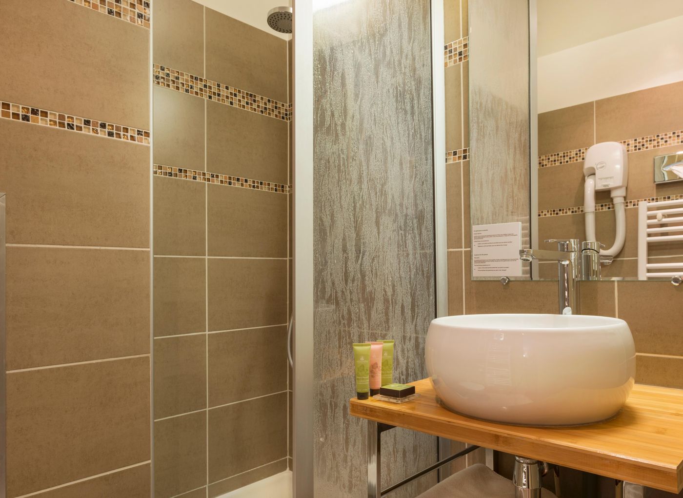 Volney-Opera-Room-18