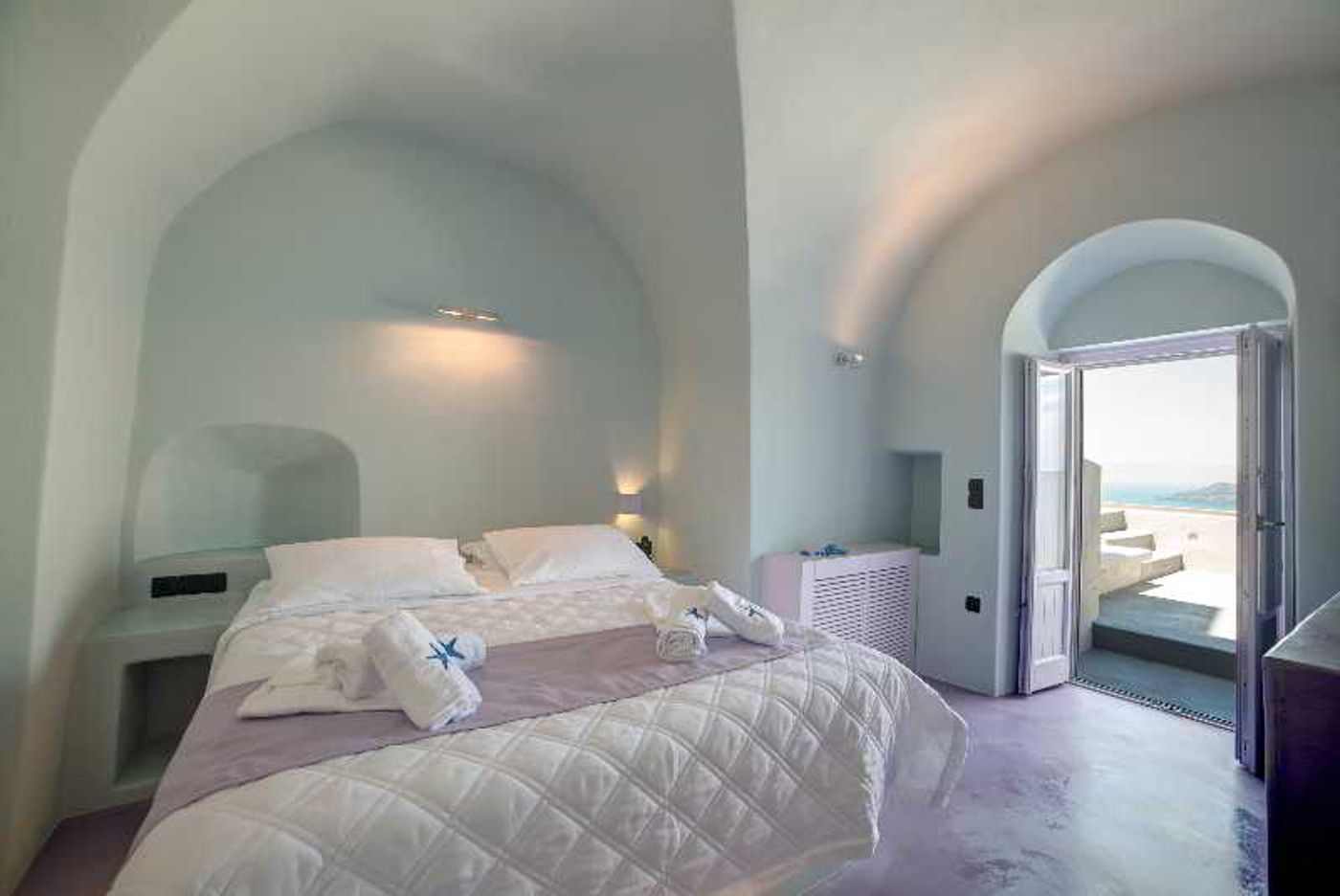 Santorini-Royal-Suites-Room-6