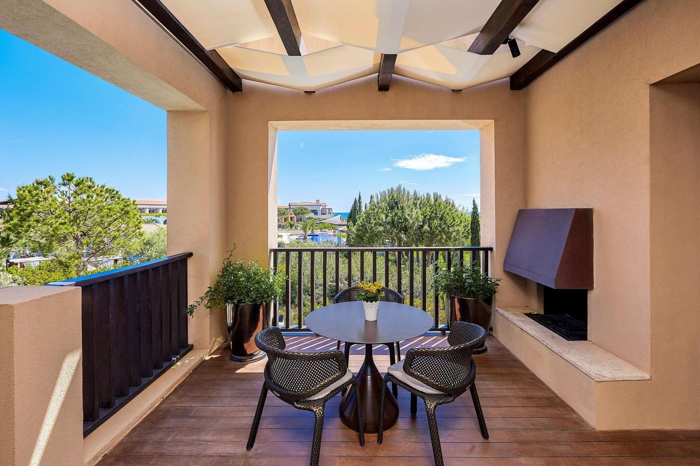 The-Romanos--A-Luxury-Collection-Resort-Room-97