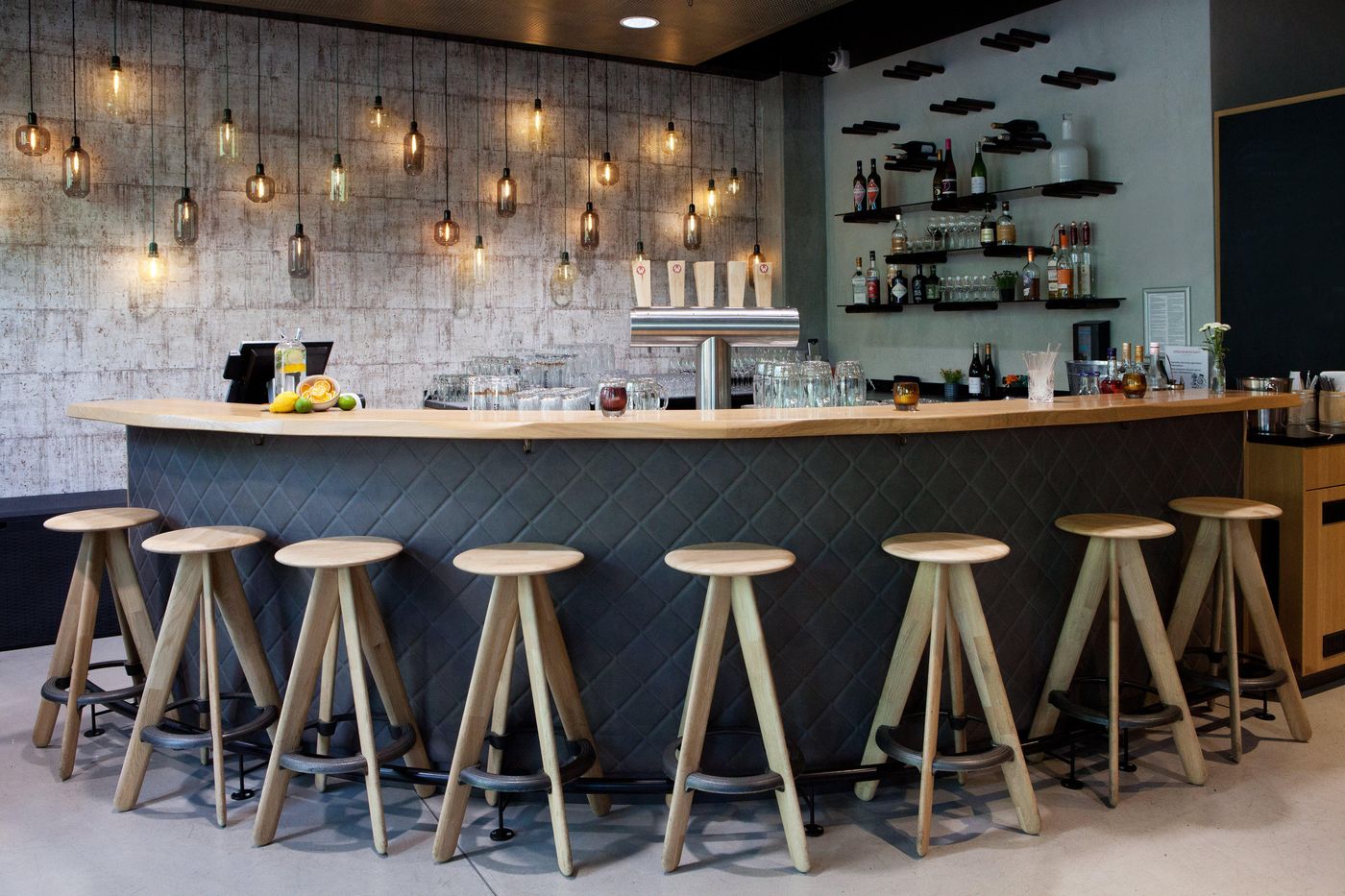 Hotel-Indigo-Berlin---East-Side-Gallery-Bar-17