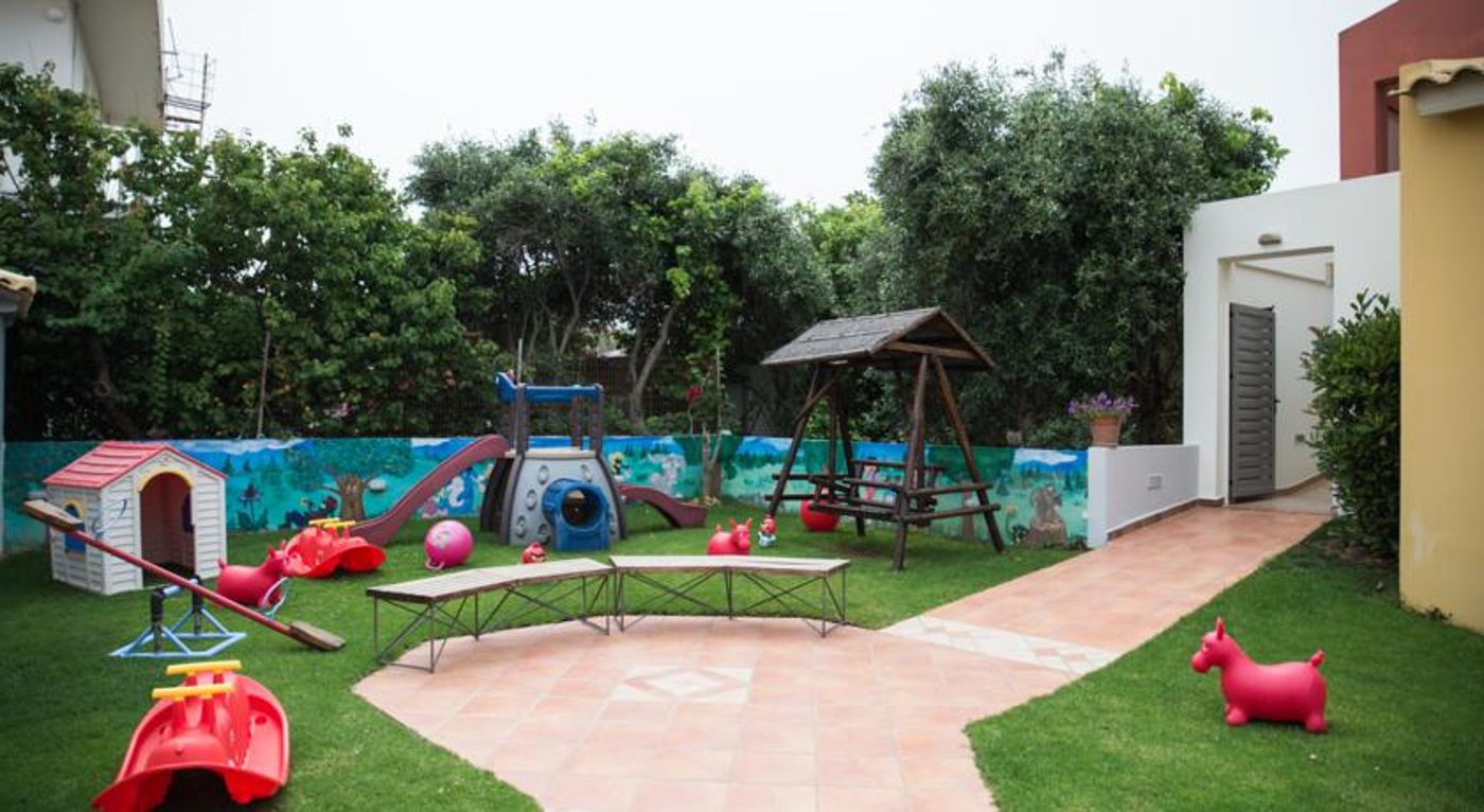 Niriides Hotel and Apartments