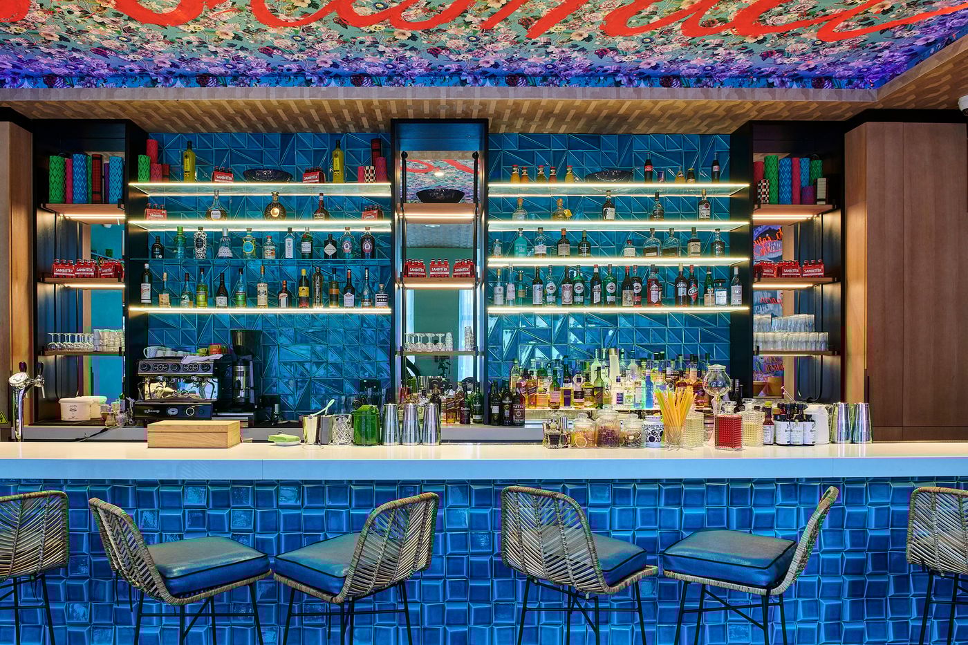 Holiday-Inn-Nice-Bar-41