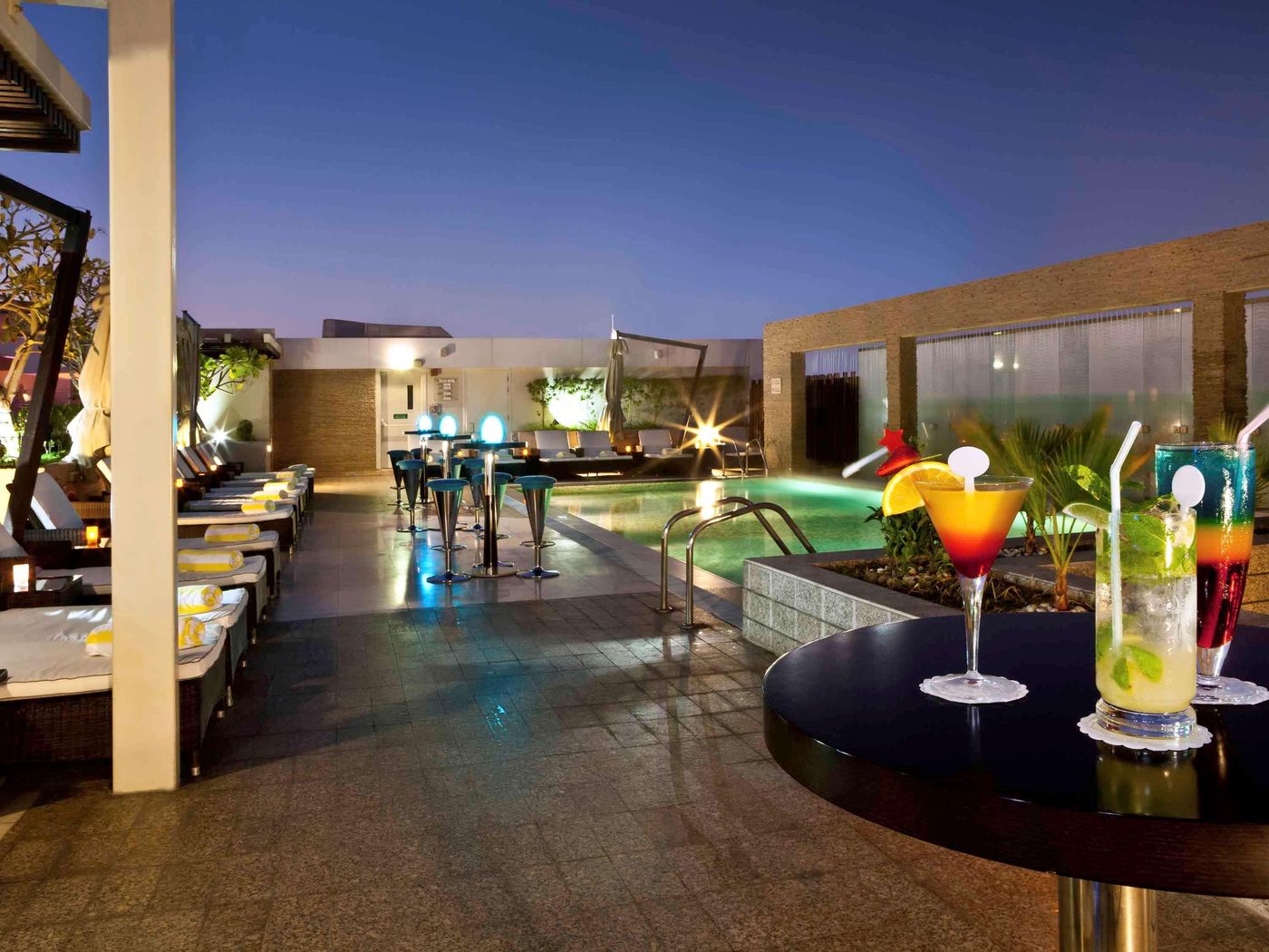 Novotel-Suites-Mall-Avenue-Dubai-Bar-5