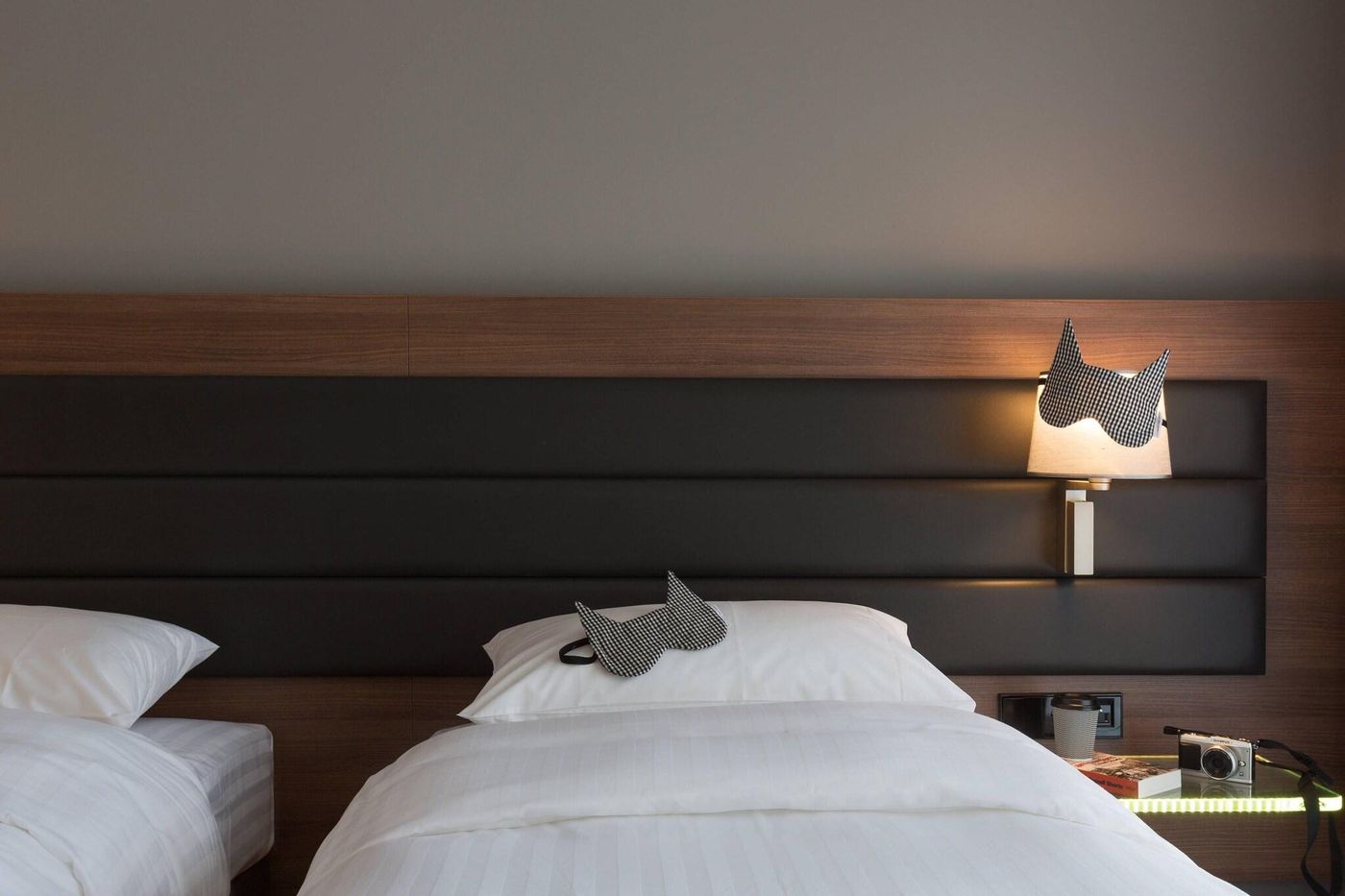 Moxy-Amsterdam-Houthavens-Room-36