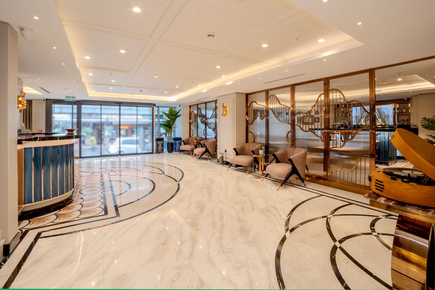 Grand-Hilarium-Hotel-Lobby-10