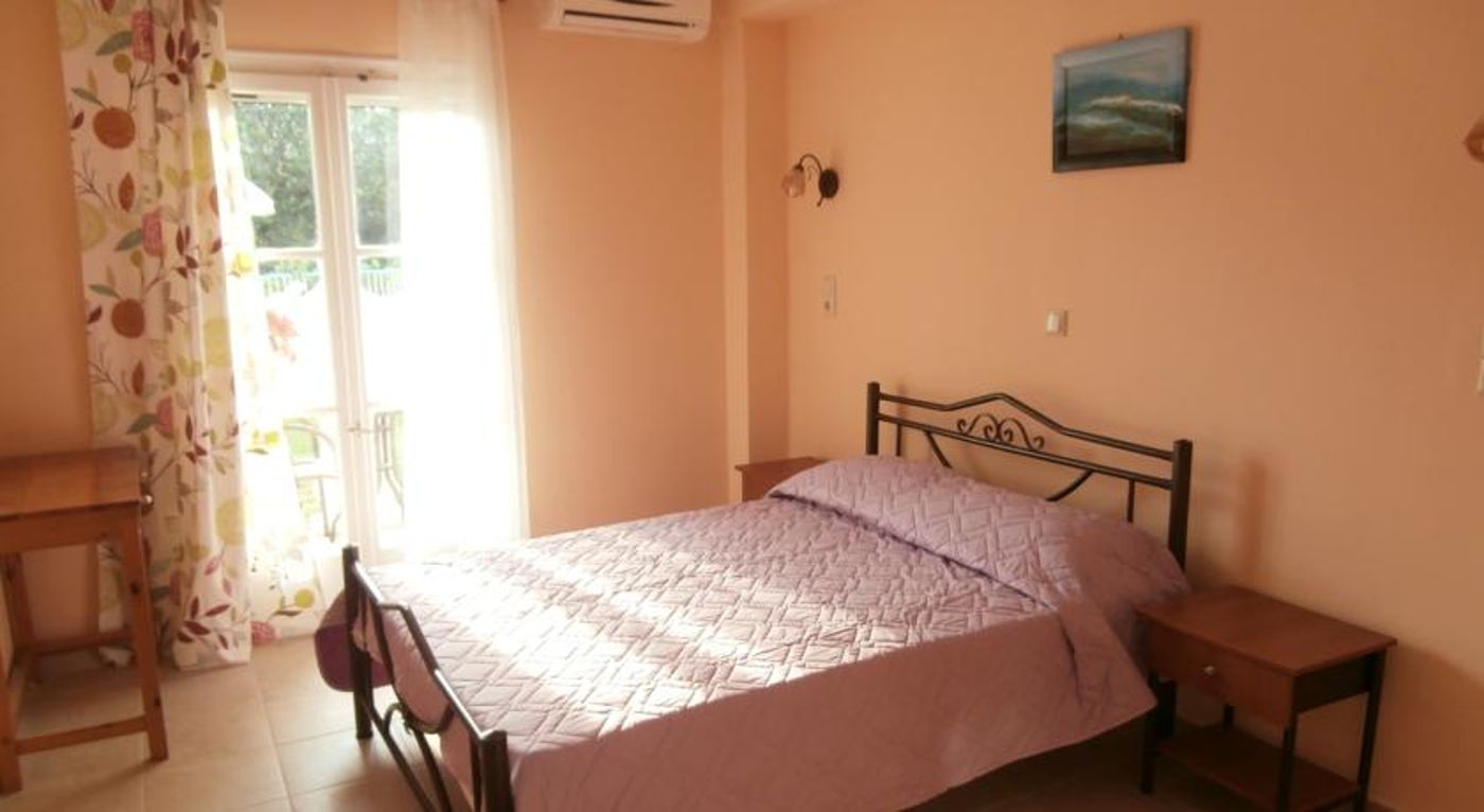 River Studios and Apartments