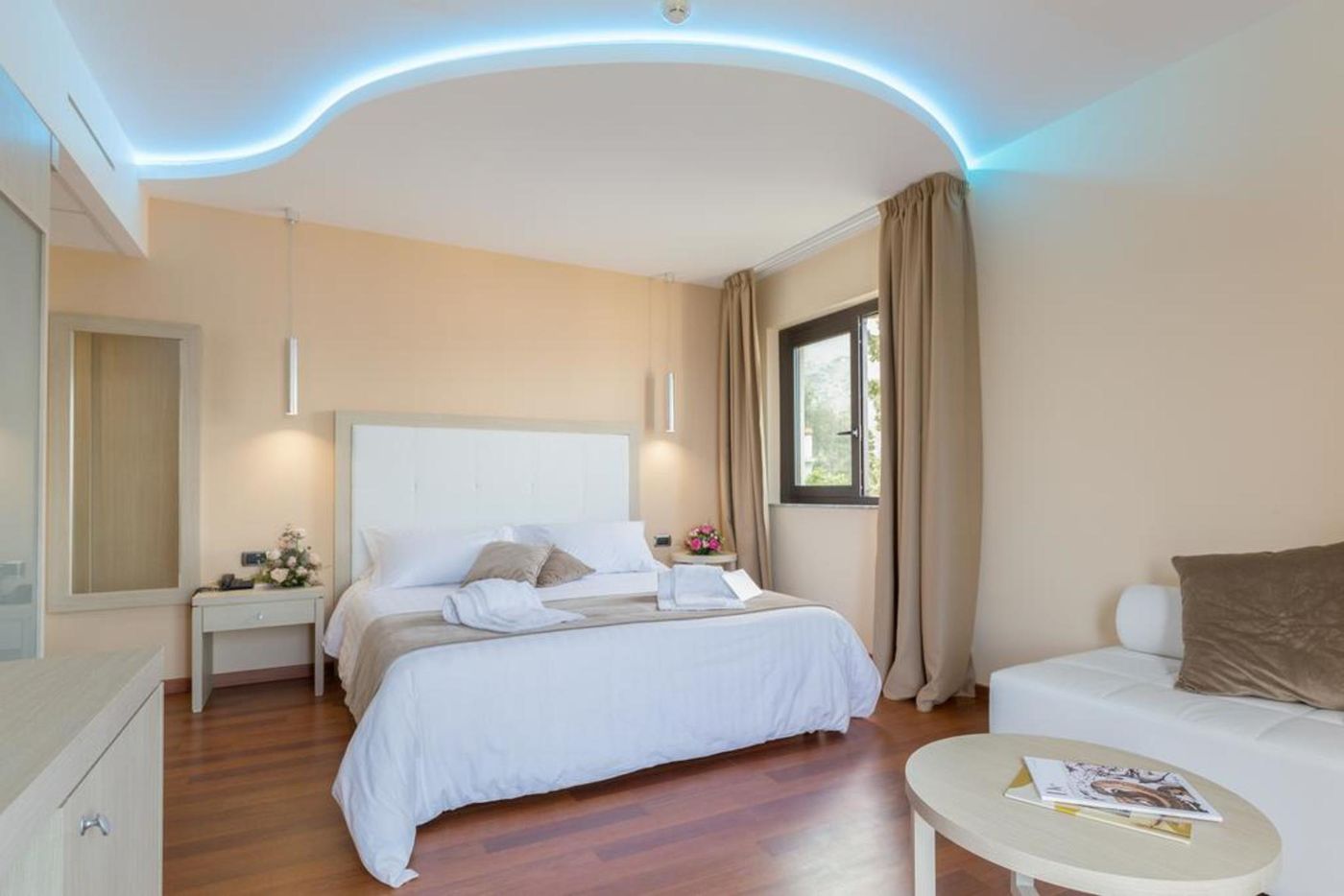 Villa-Esperia-Room-20