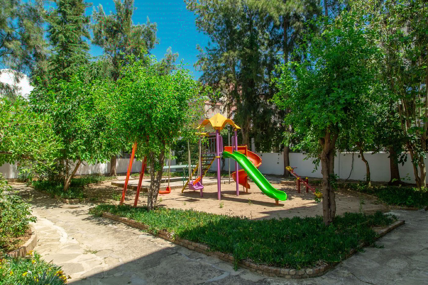    Lemas Suites Hotel Side 