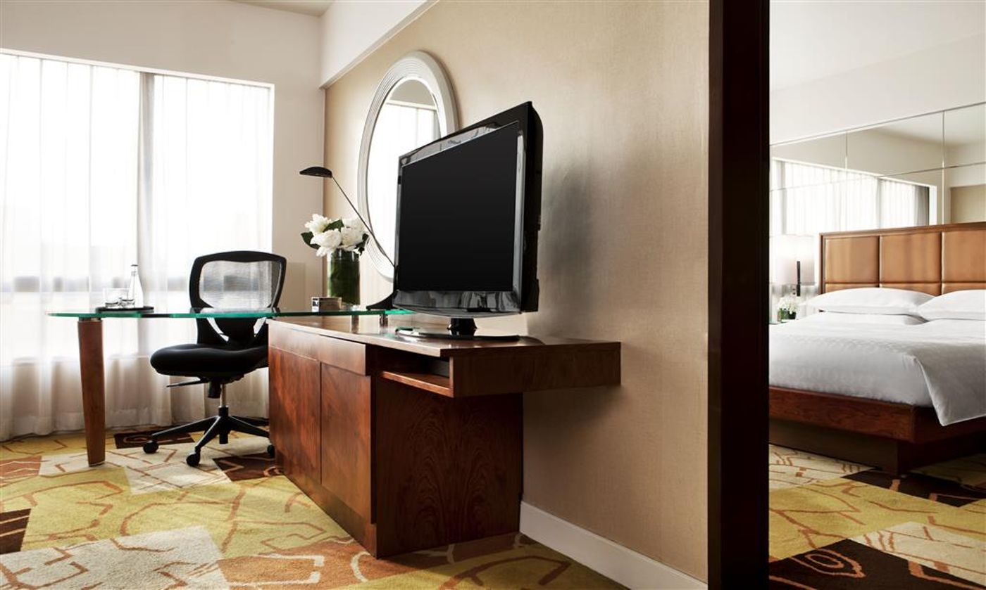 Sheraton-Hong-Kong-Hotel---Towers-Room-46