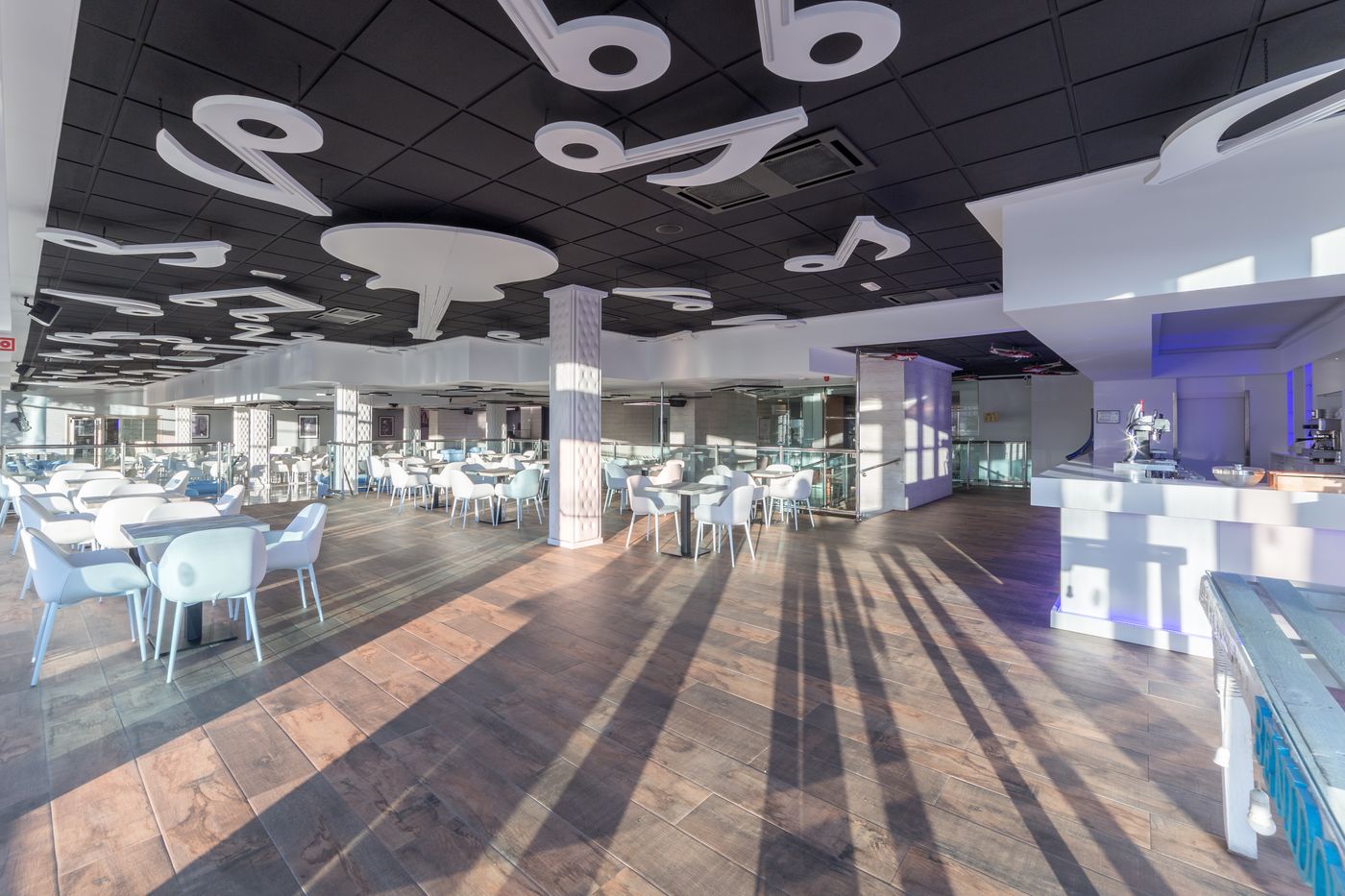 Sandos-Benidorm-Suites-Bar-39