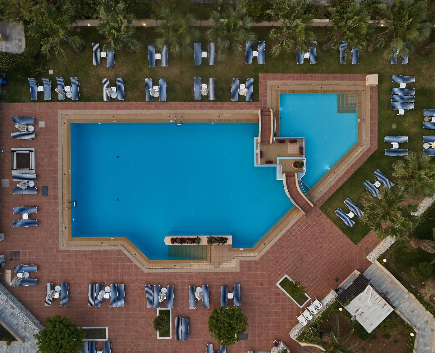 Santa-Marina-Beach-hotel-Pool-10