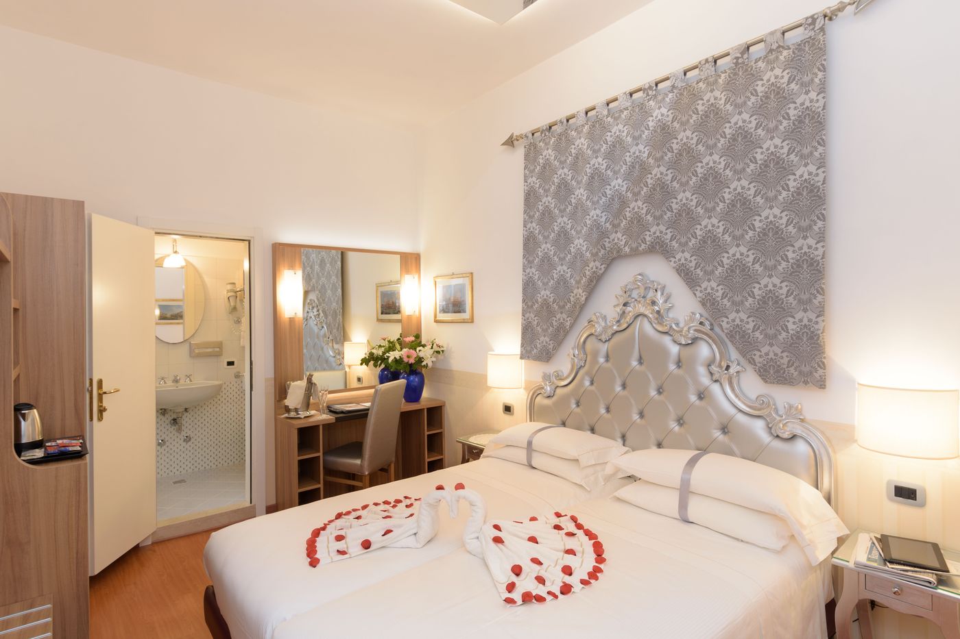 Unahotels-Ala-Venezia--Adults-16--Room-40