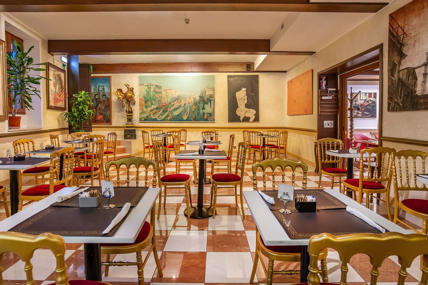 La-Fenice-et-des-Artistes-Bar-69