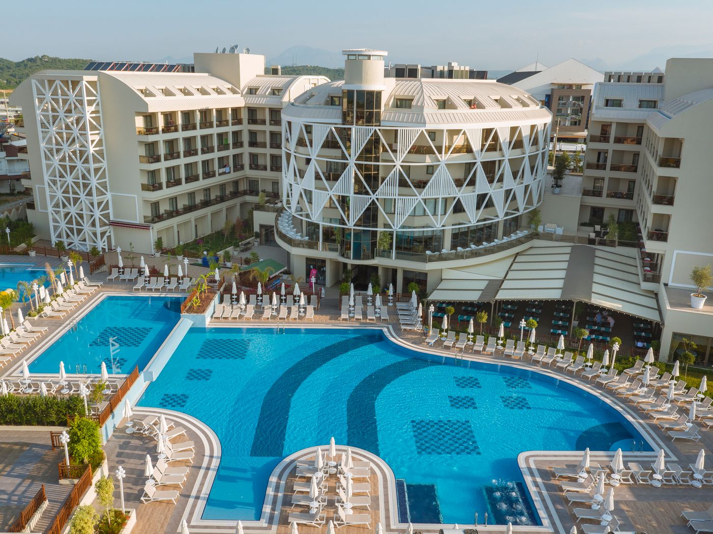 Side-Crown-Sunshine-General-view-2